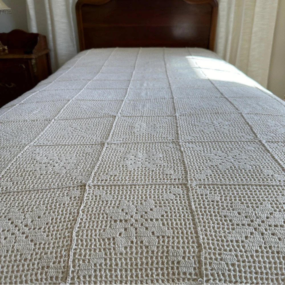Vintage Crochet Bedspread Crocheted Cover Fringe Off White Twin Size